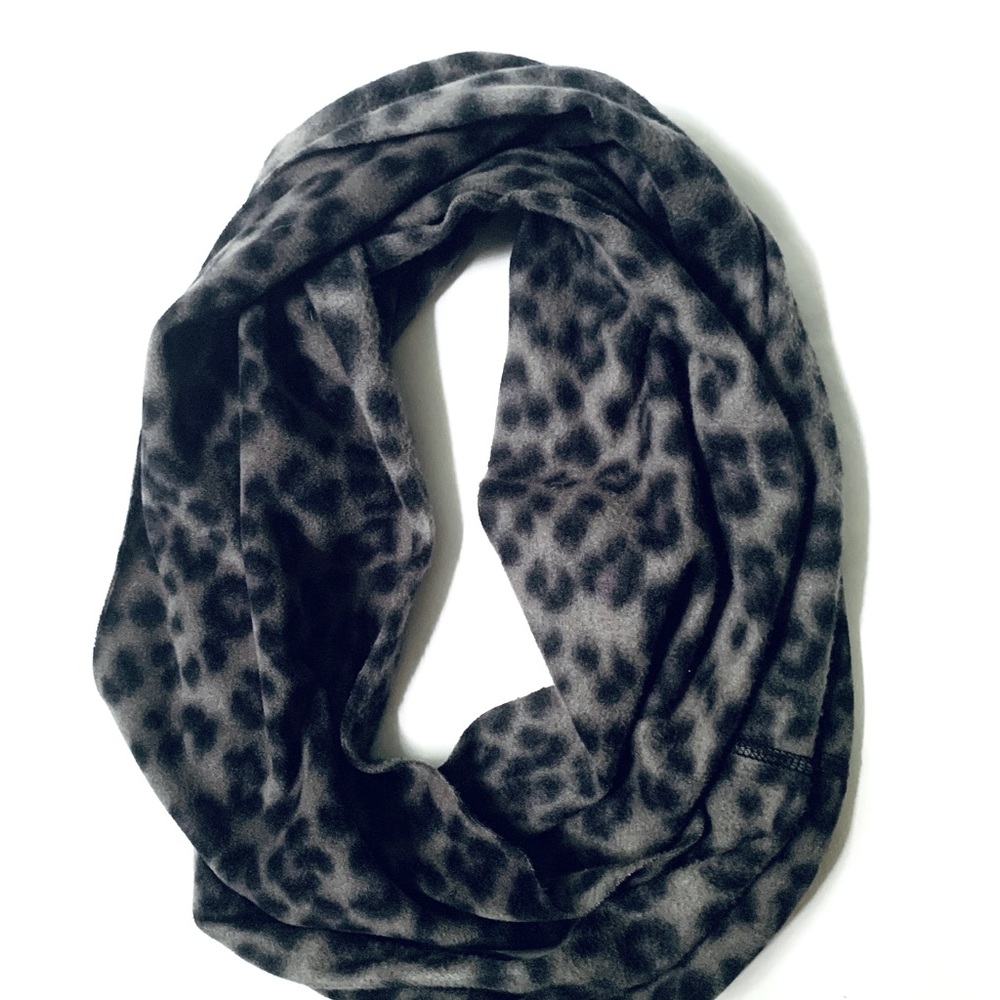 🌺 Old Navy Infinity Scarf